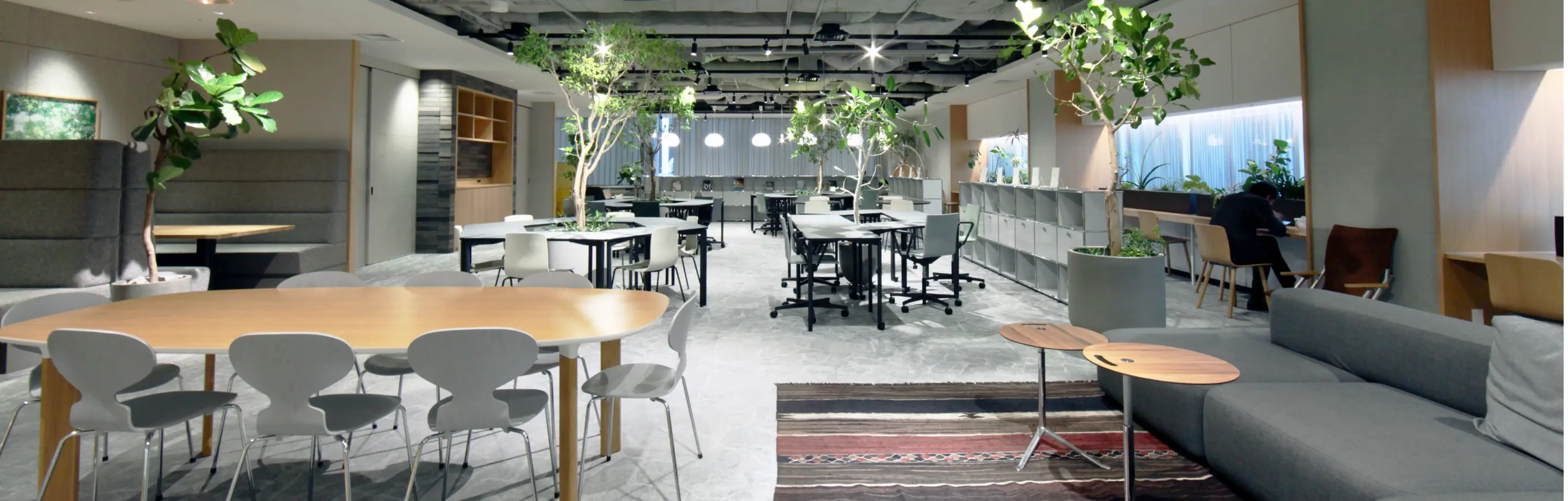 circusメンバーが歓談している様子